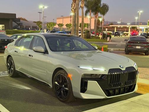 2024 BMW 750e i xDrive