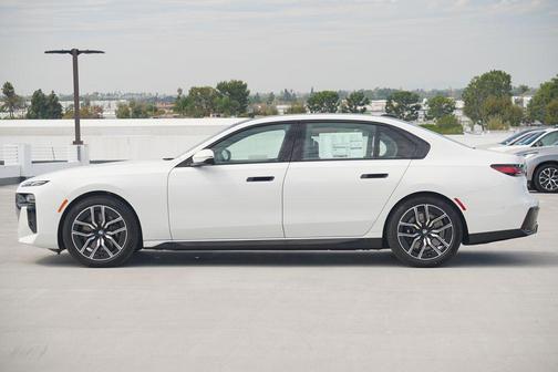2026 BMW 740 i