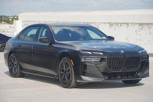 2026 BMW 750e i xDrive