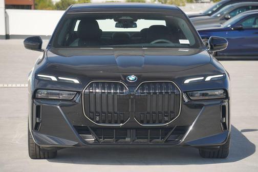 2026 BMW 750e i xDrive