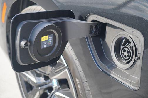 2026 BMW 750e i xDrive