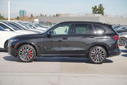 2025 BMW X5 M60i