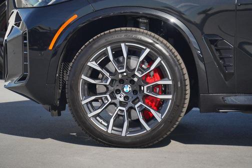2025 BMW X5 M60i