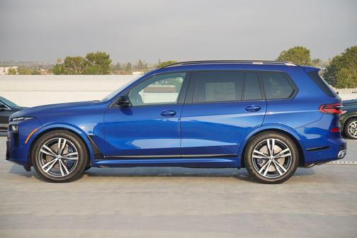 2025 BMW X7 M60i