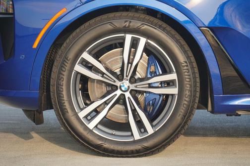 2025 BMW X7 M60i