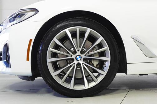 2022 BMW 530 i