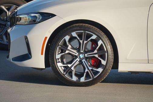 2025 BMW 330 i