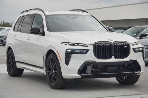 2025 BMW X7 M60i