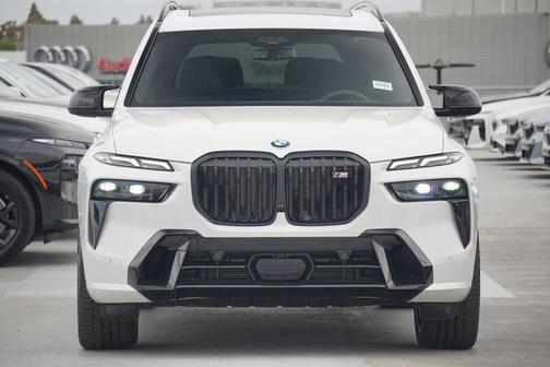 2025 BMW X7 M60i