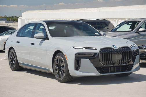 2026 BMW 750e i xDrive