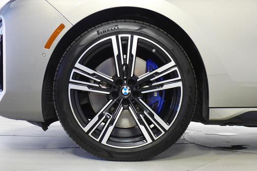 2023 BMW 740 i