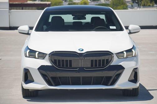 2026 BMW 550e 550e xDrive