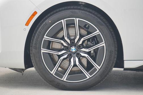2026 BMW 740 i