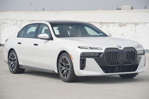 2026 BMW 740 i