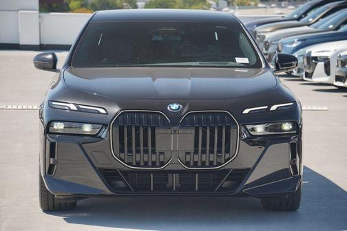 2026 BMW 750e i xDrive