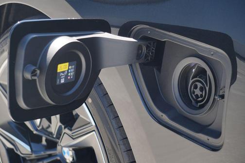 2026 BMW 750e i xDrive