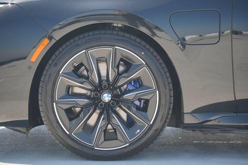 2026 BMW 750e i xDrive