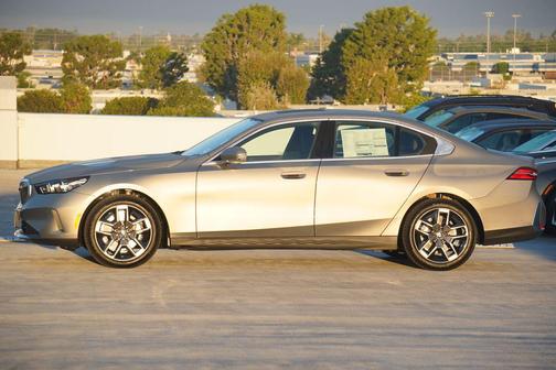 2026 BMW 530 i