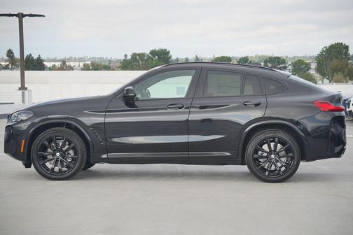 2025 BMW X4 xDrive30i