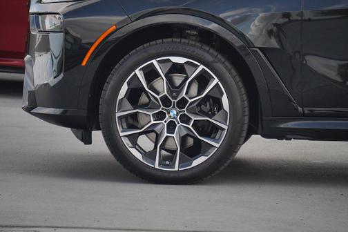 2025 BMW X7 M60i