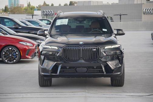 2025 BMW X7 M60i