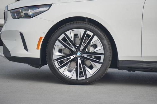 2025 BMW 530 i