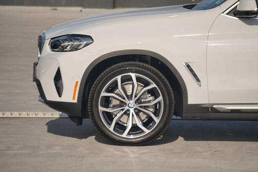 2025 BMW X4 xDrive30i