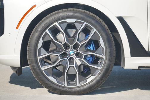 2026 BMW X7 M60i