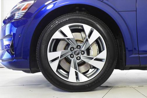 2022 Audi e-tron Premium Plus