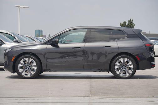 2026 BMW iX xDrive60