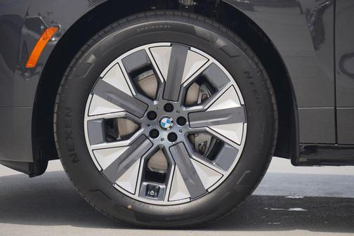 2026 BMW iX xDrive60