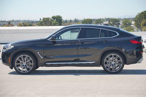 2025 BMW X4 xDrive30i