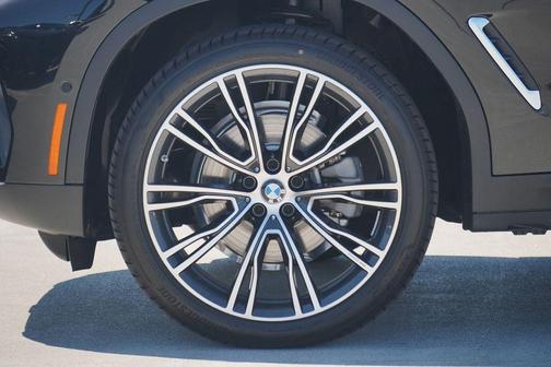 2025 BMW X4 xDrive30i