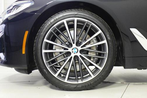 2021 BMW 530 530i