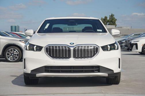 2025 BMW 530 530i