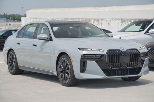 2025 BMW 740 i
