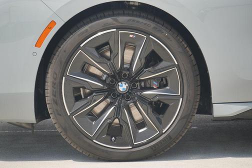 2025 BMW 740 i