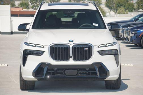2025 BMW X7 M60i