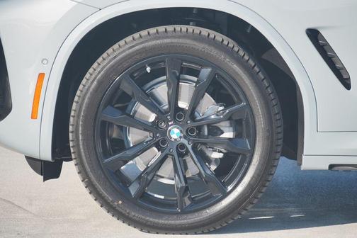 2025 BMW X4 xDrive30i