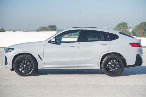 2025 BMW X4 xDrive30i