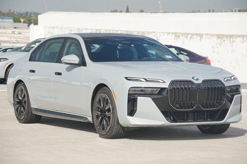 2026 BMW 740 i