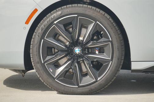 2026 BMW 740 i