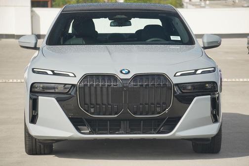 2026 BMW 740 i