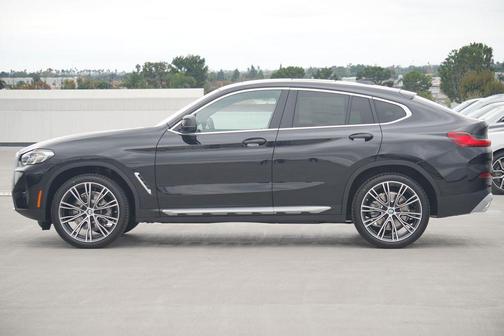2025 BMW X4 xDrive30i