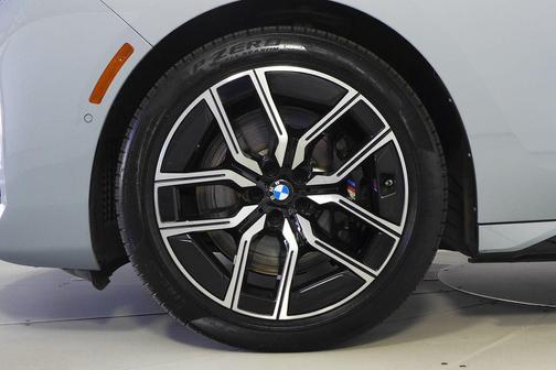 2023 BMW 740 i
