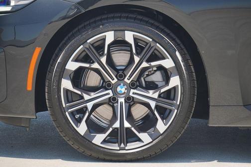 2025 BMW 230 i