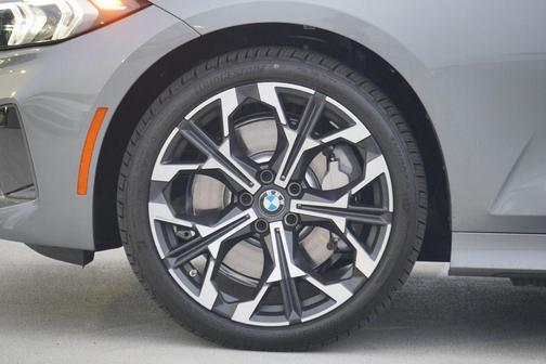 2025 BMW 330 i xDrive