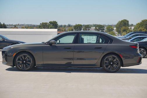 2026 BMW 740 i