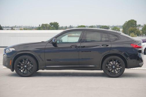 2025 BMW X4 xDrive30i