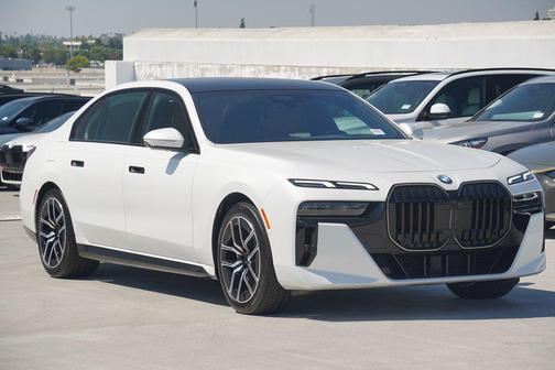 2026 BMW 740 i